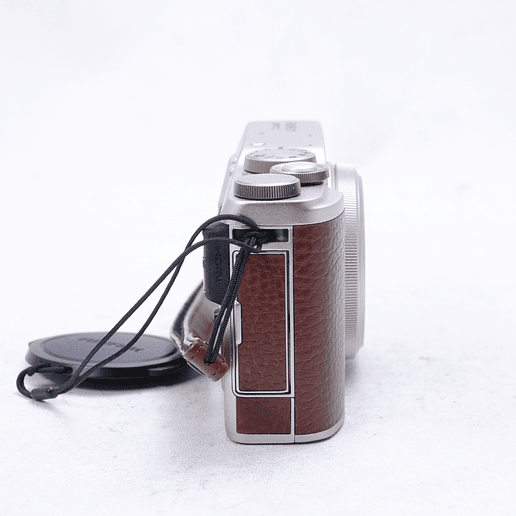 FUJIFILM XF 10 Digital Camera (Gold) - Usado 4