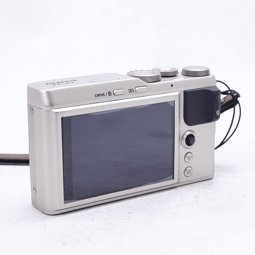 FUJIFILM XF 10 Digital Camera (Gold) - Usado 7