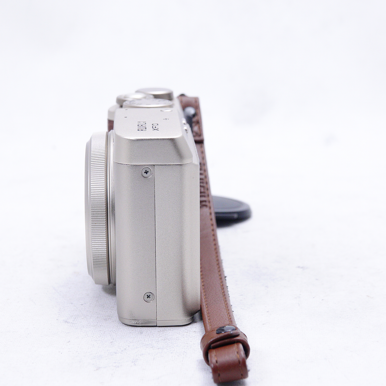 FUJIFILM XF 10 Digital Camera (Gold) - Usado 8