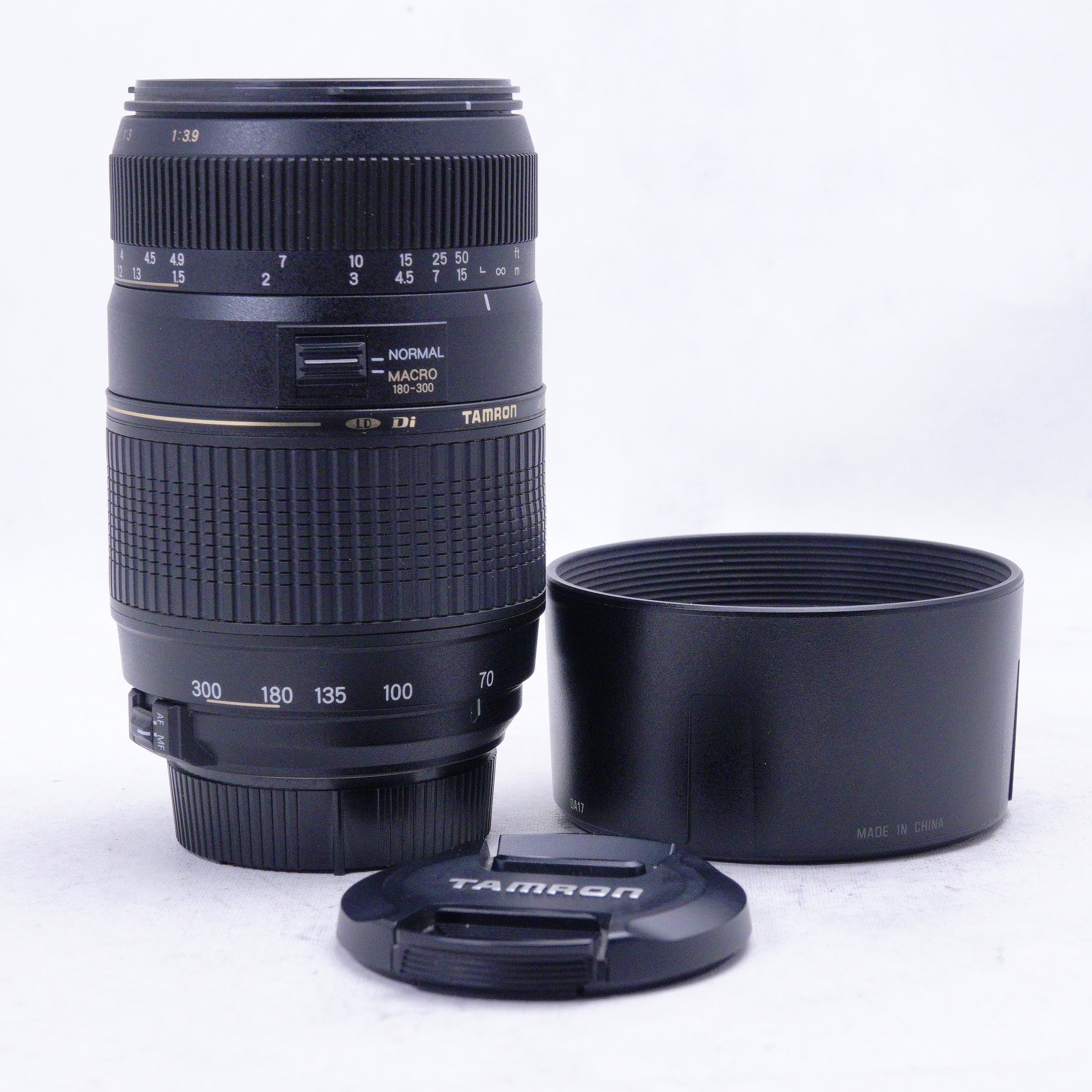 Tamron 70-300mm f / 4-5.6 Di LD Macro Enfoque automático (Nikon F) - Usado
