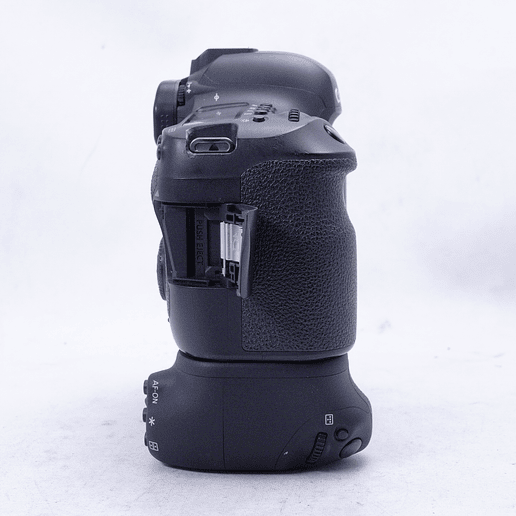 Canon EOS 6D Mark II con Grip BG-E21 - Usado 3