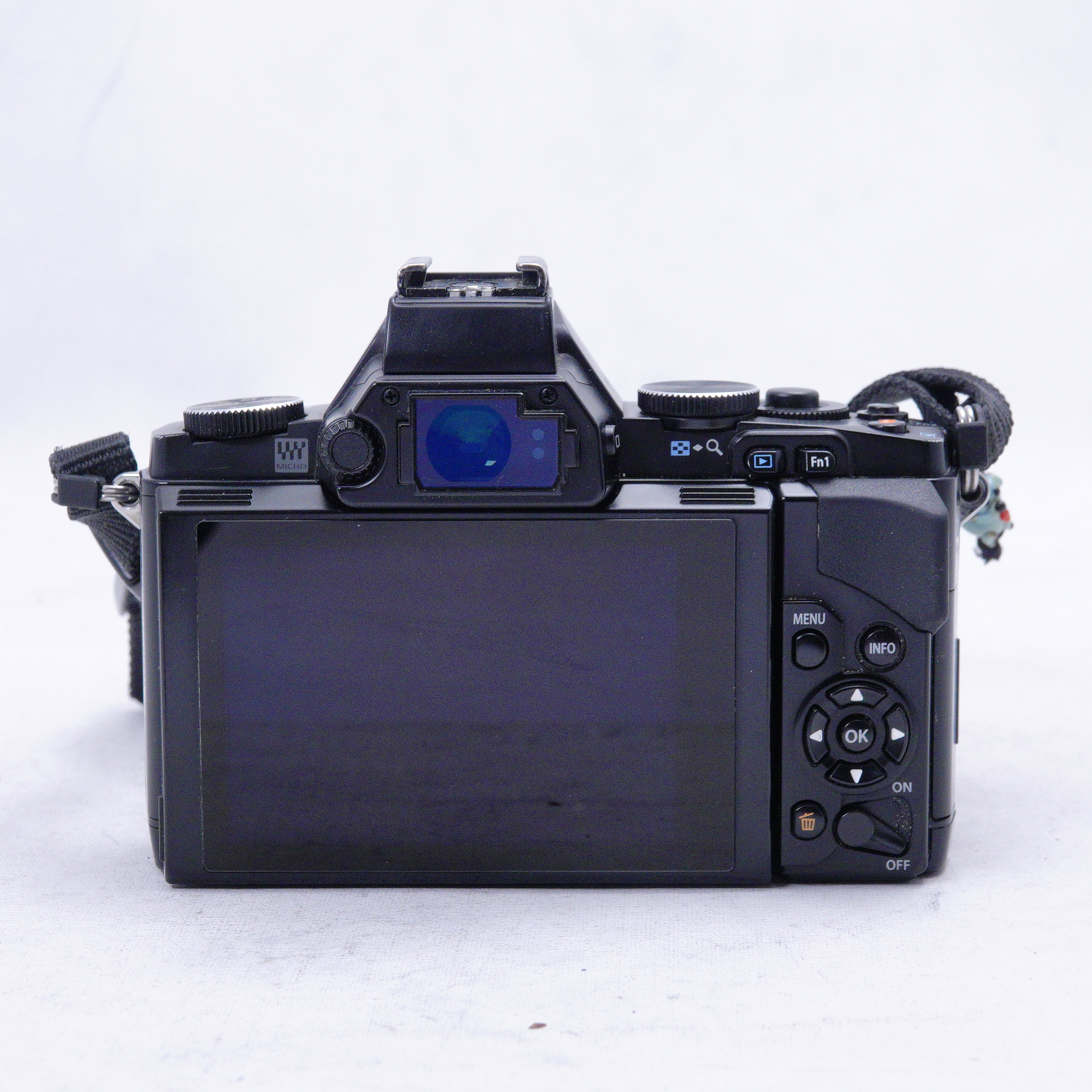 Olympus OM-D E-M5 con lentes 14-42mm y 40-150mm - Usado