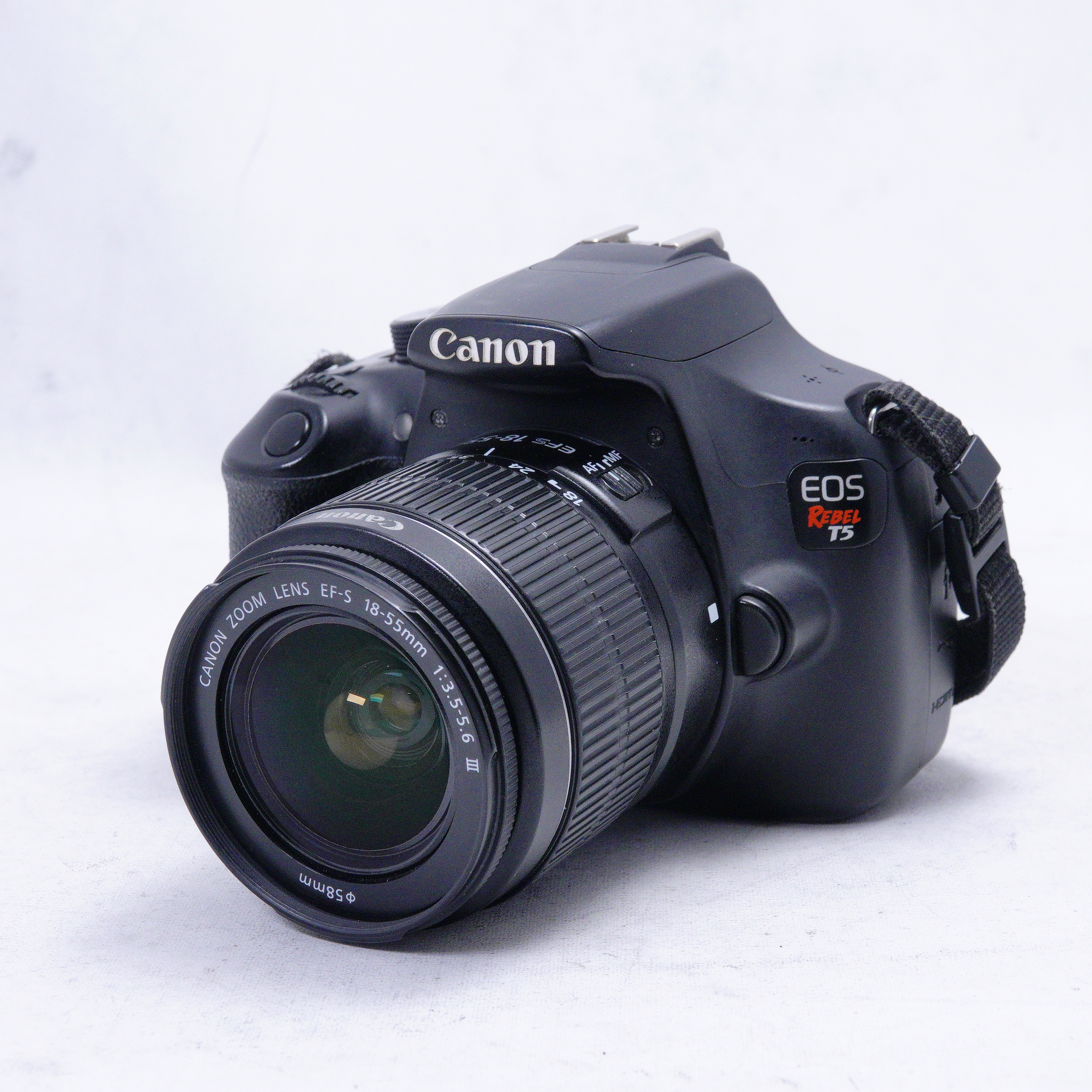 Canon EOS Rebel T5 con lente kit 18-55mm versión III - Usado