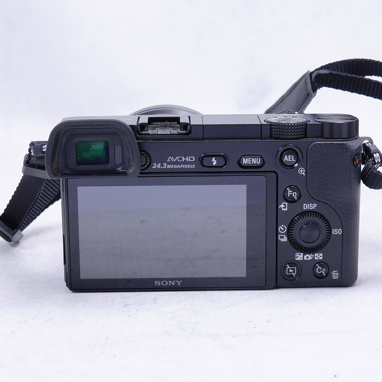 Sony A6000 con lente kit 16-50mm PZ OSS - Usado 4