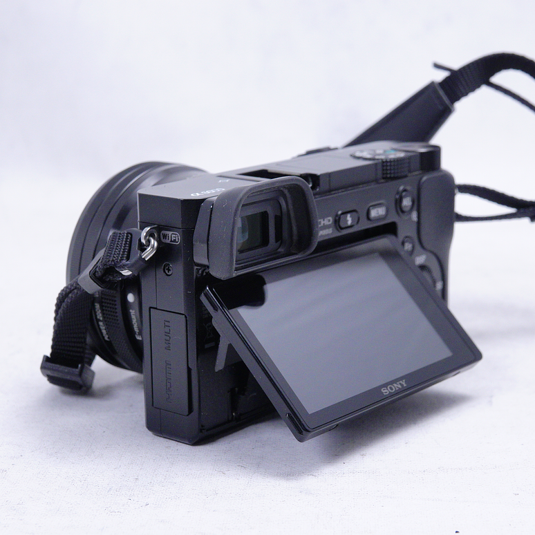 Sony A6000 con lente kit 16-50mm PZ OSS - Usado 5