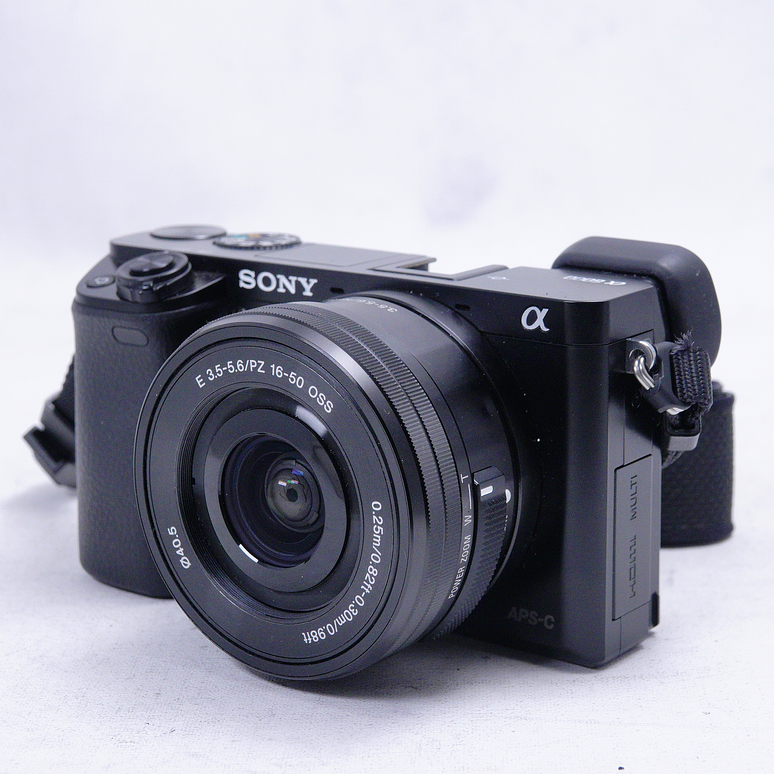 Sony A6000 con lente kit 16-50mm PZ OSS - Usado 7