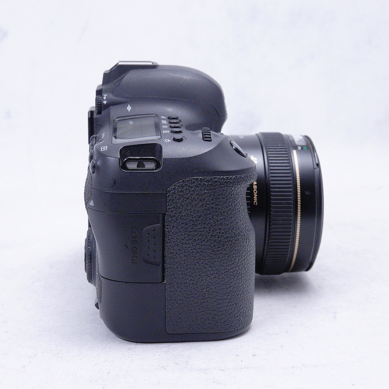 Canon 6D Mark II con lente Canon EF 50mm F1.4 - Usado 2