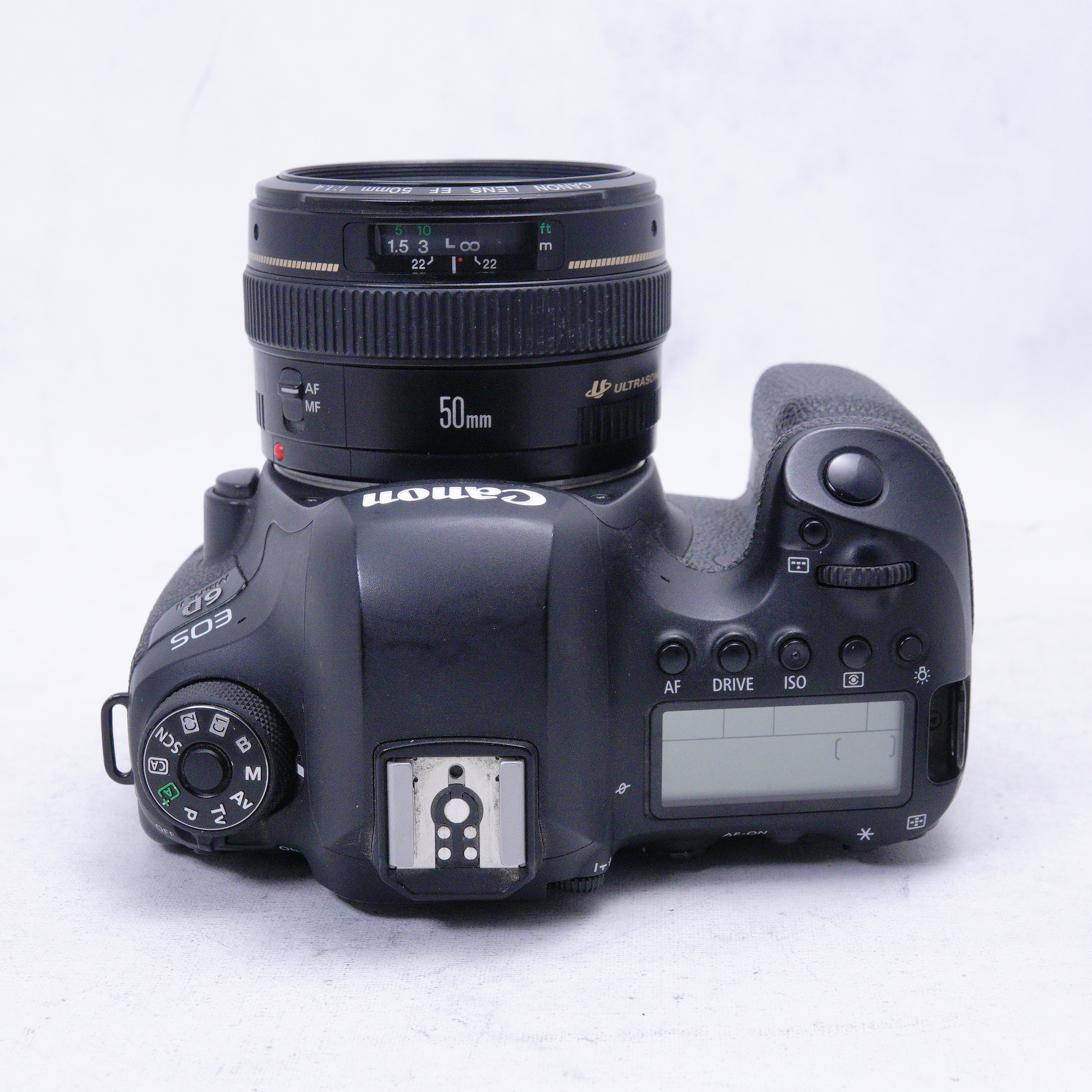 Canon 6D Mark II con lente Canon EF 50mm F1.4 - Usado