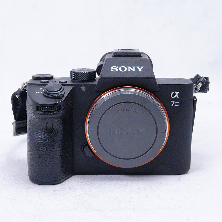 Sony A7III con skin y caja original - Usado 9