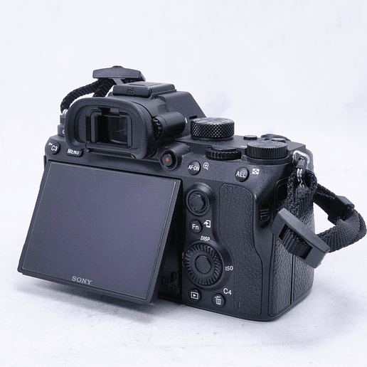 Sony A7III con skin y caja original - Usado 4