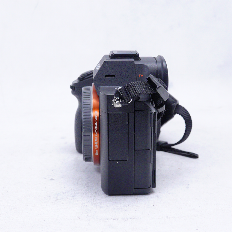 Sony A7III con skin y caja original - Usado 5