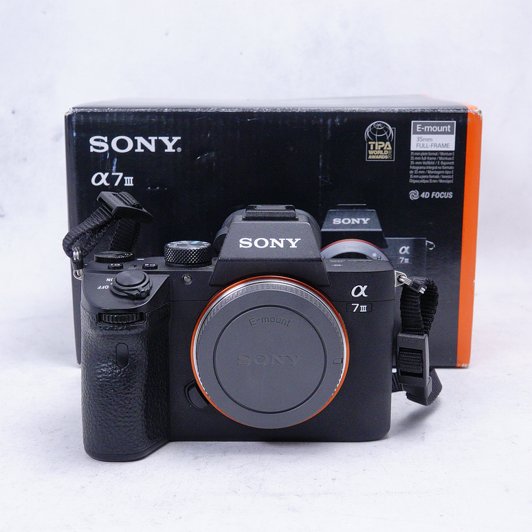 Sony A7III con skin y caja original - Usado 10