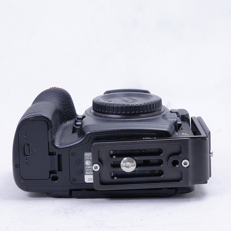 Nikon D850 DSLR con L-Bracket - Usado 8