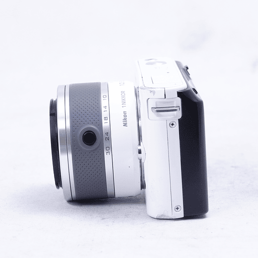 Nikon 1 J1 con lente zoom VR de 10-30mm (detalle) - Usado 5