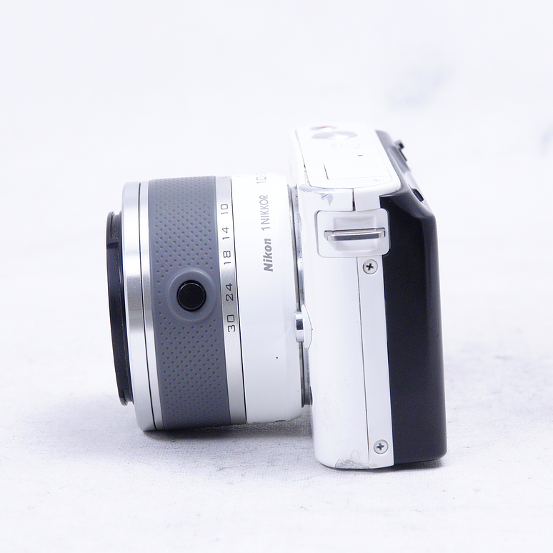 Nikon 1 J1 con lente zoom VR de 10-30mm (detalle) - Usado 5