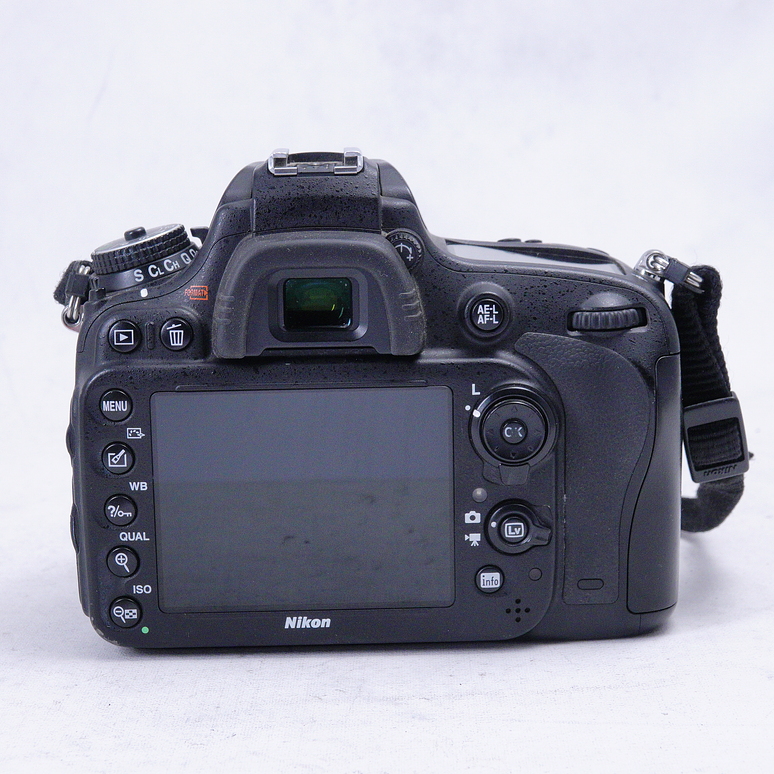 Nikon D610 DSLR (Cuerpo) - Usado 4