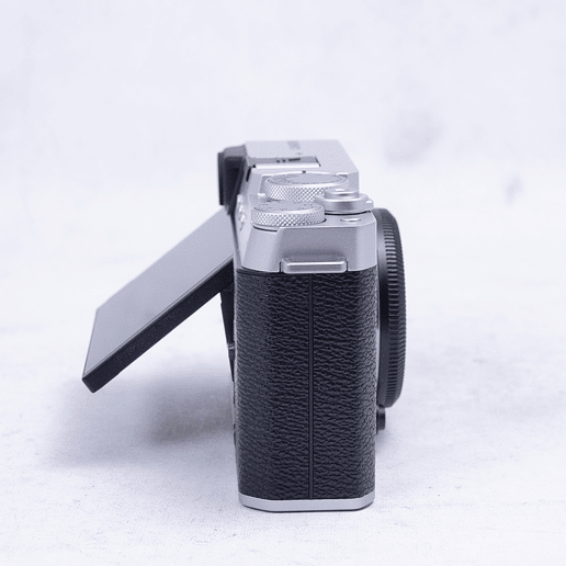 FUJIFILM X-E4 Mirrorless Camera (Silver) - Usado 3