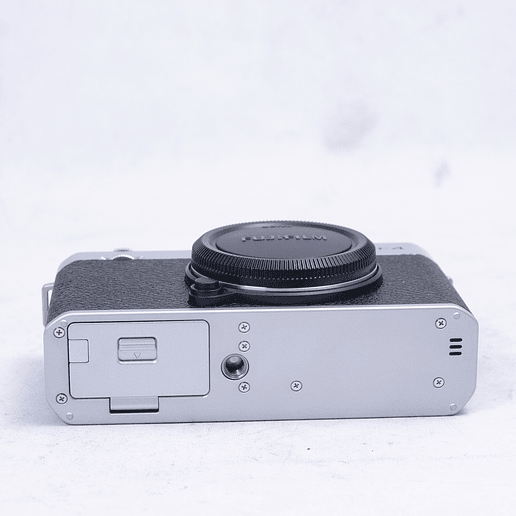 FUJIFILM X-E4 Mirrorless Camera (Silver) - Usado 7