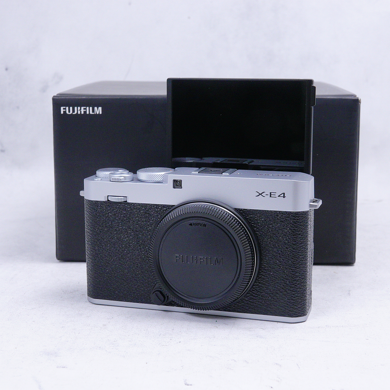 FUJIFILM X-E4 Mirrorless Camera (Silver) - Usado 8