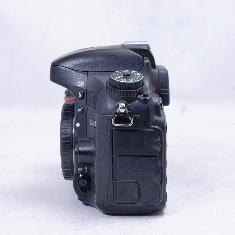 Nikon D610 DSLR con grip Meike - Usado 6