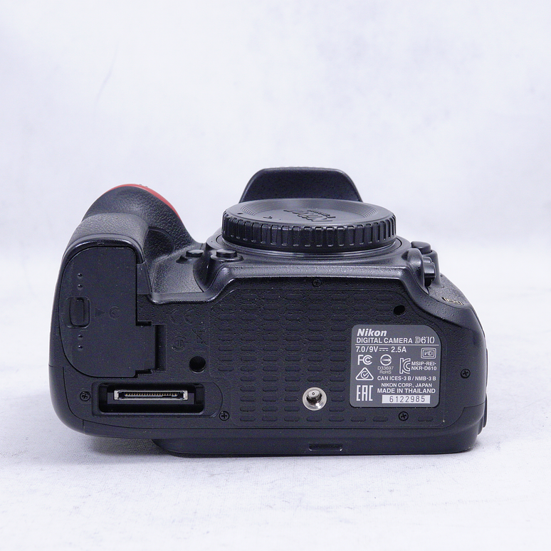Nikon D610 DSLR con grip Meike - Usado 8