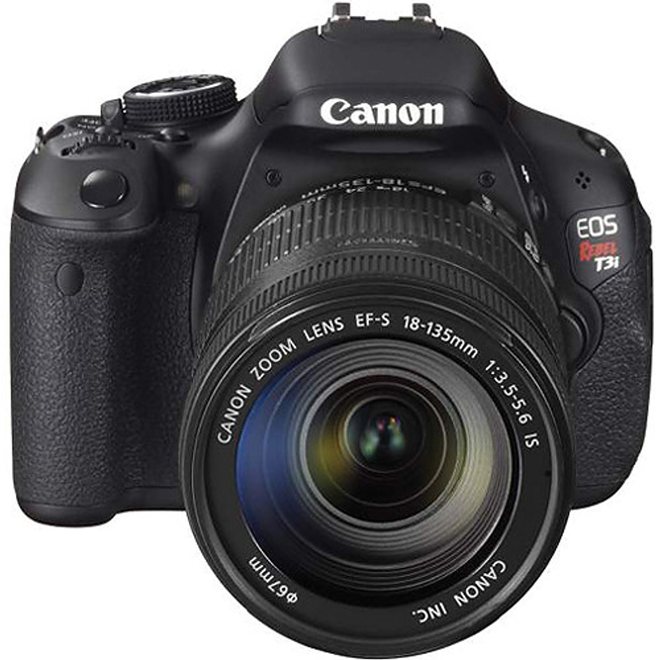 Canon EOS Rebel T3i con lente 18-135mm y bolso Lowepro - Usado