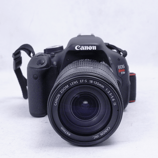 Canon EOS Rebel T3i con lente 18-135mm y bolso Lowepro - Usado 2