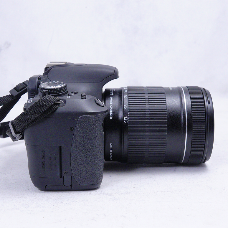 Canon EOS Rebel T3i con lente 18-135mm y bolso Lowepro - Usado 3