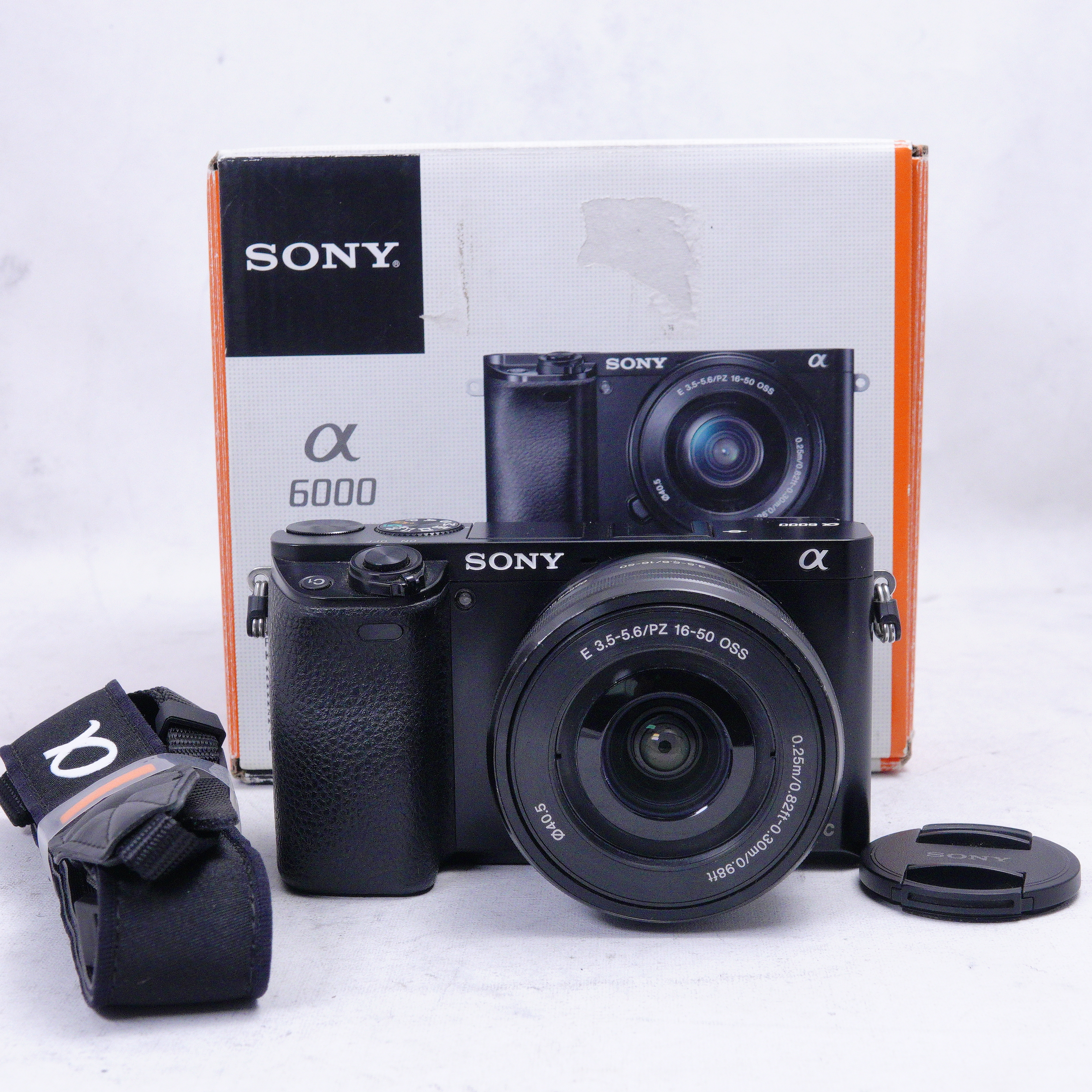 Sony A6000 con lentes KIT 16-50mm y Sony 28-70mm - Usado