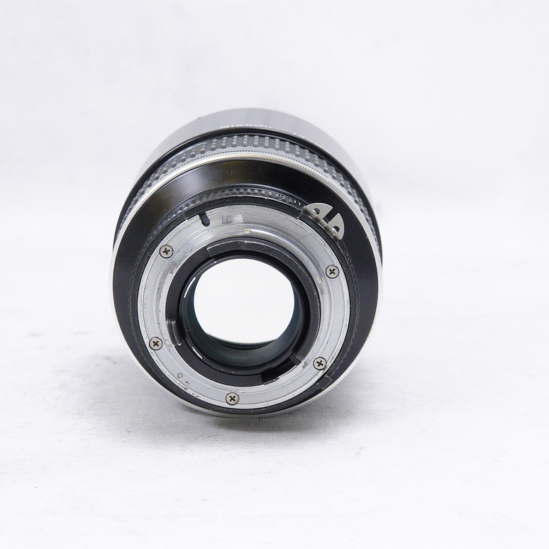 Nikon NIKKOR 135mm f/2 - Usado 4
