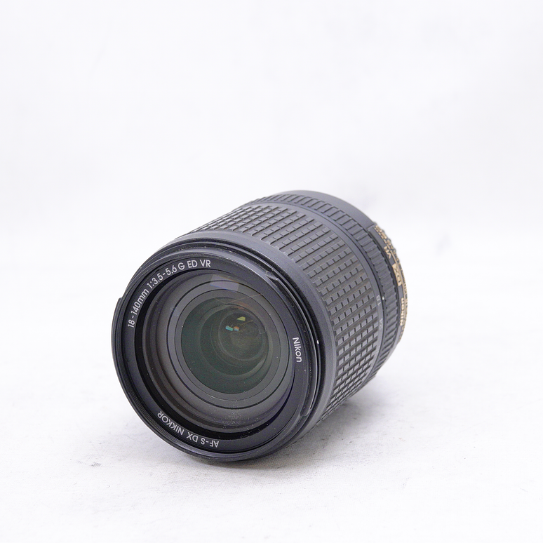 NIKKOR AF-S DX18-140mm f/3.5-5.6G ED VR - Usado 3