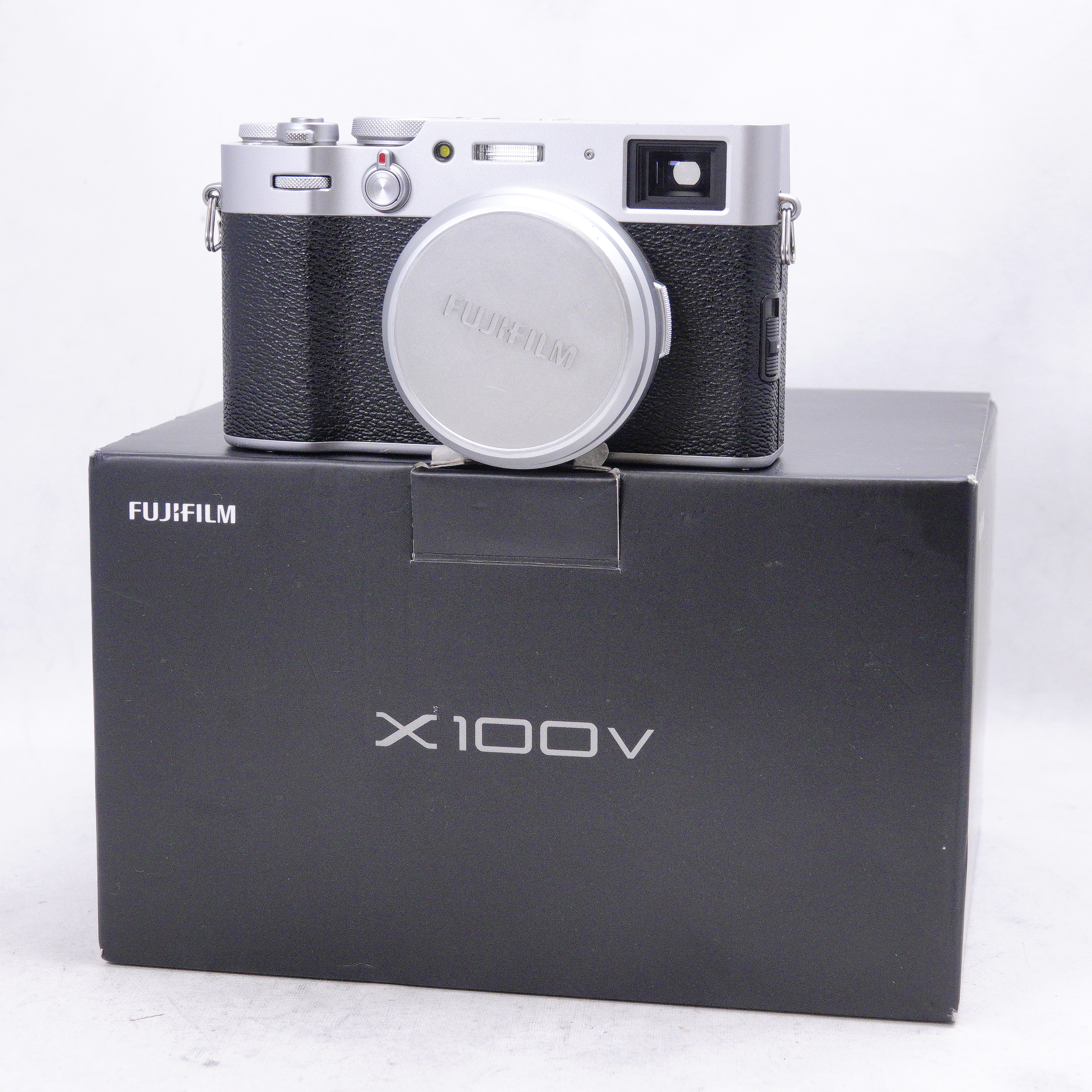 Cámara digital FUJIFILM X100V (plata) - Usado