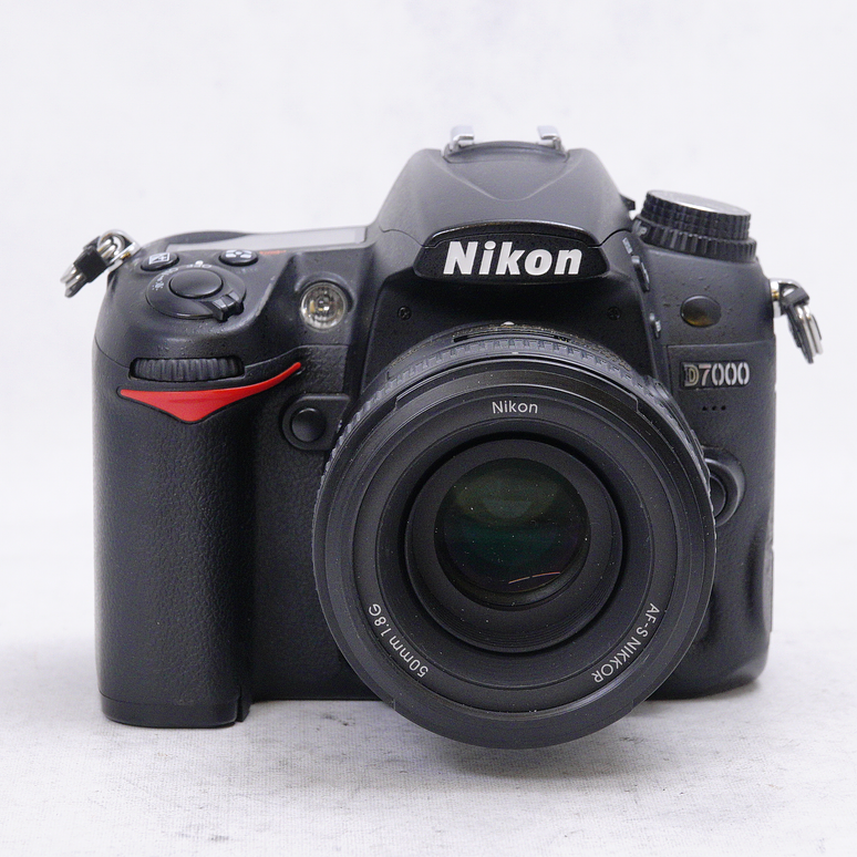 Nikon D7000 + lente 50mm F1.8 - Usado 3