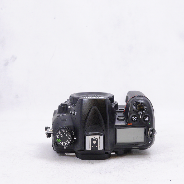 Nikon D7000 + lente 50mm F1.8 - Usado 8