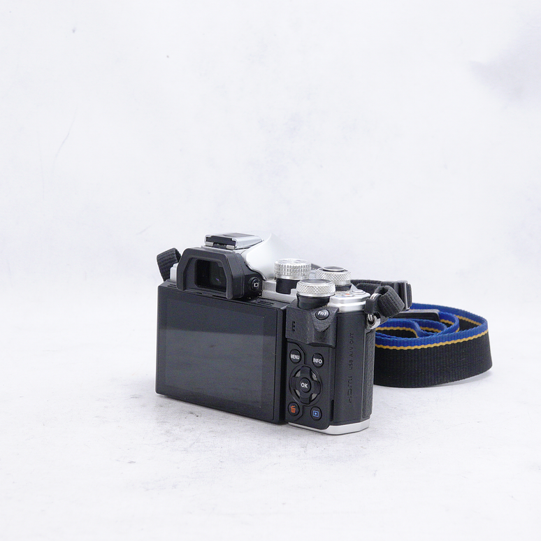 Olympus OMD E-M10 Mark II + Lente 14-42 Kit - Usado 5