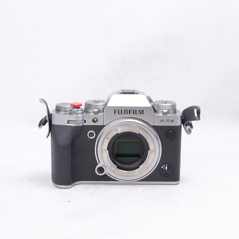 Fujifilm XT-4 Silver con accesorios - Usado 2