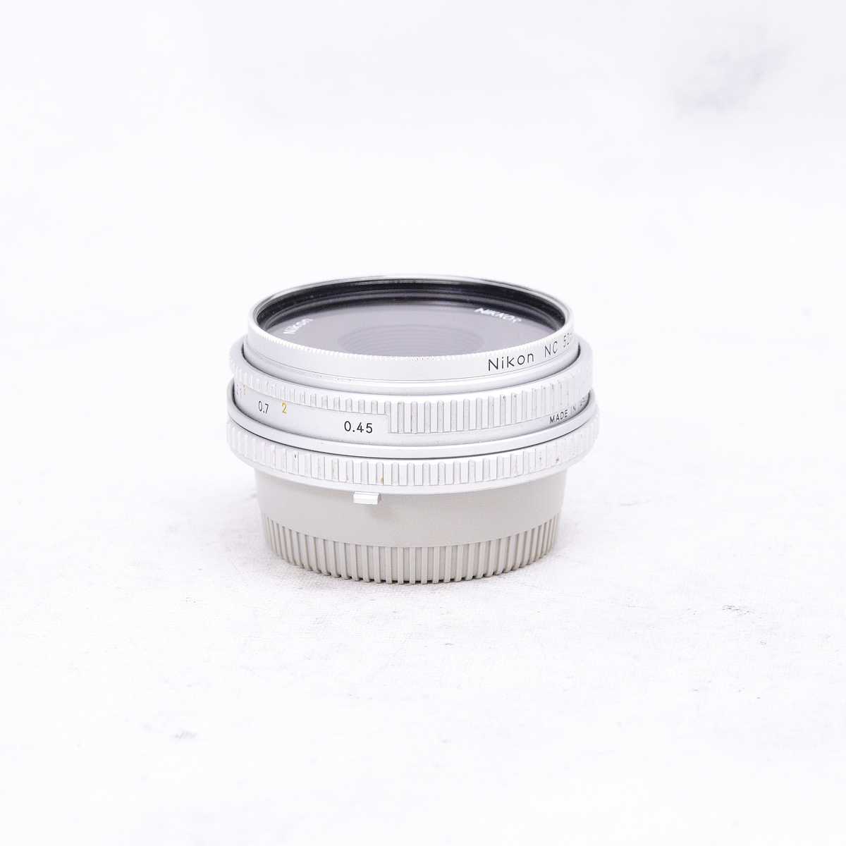 Nikon 45mm f/2.8 Nikkor AI-S MFレンズ シルバー Nikon AI Nikkor 45mm f2.8p Silver - Usado
