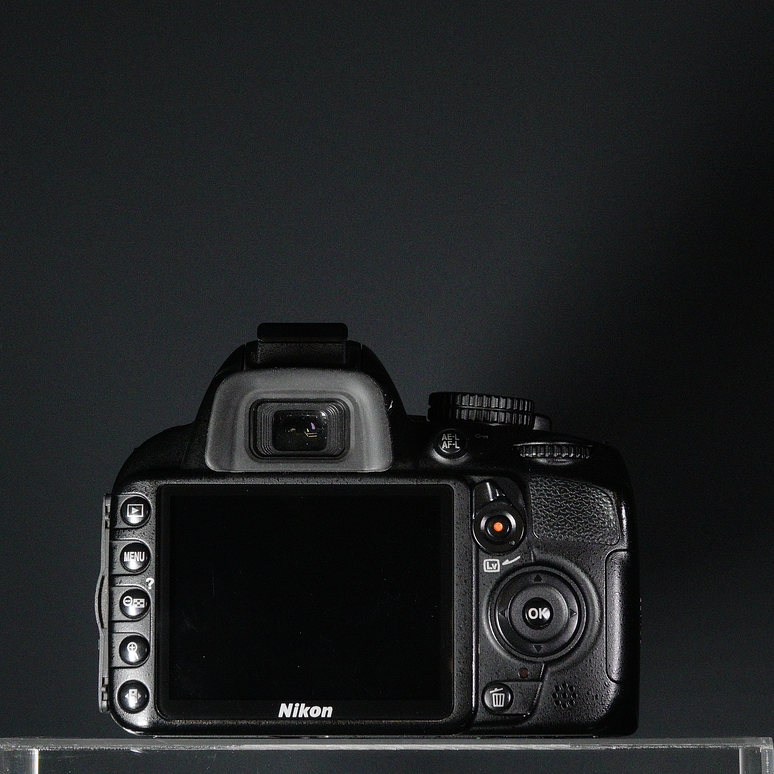 Nikon D3100 con lente 18-55mm - Usado 4