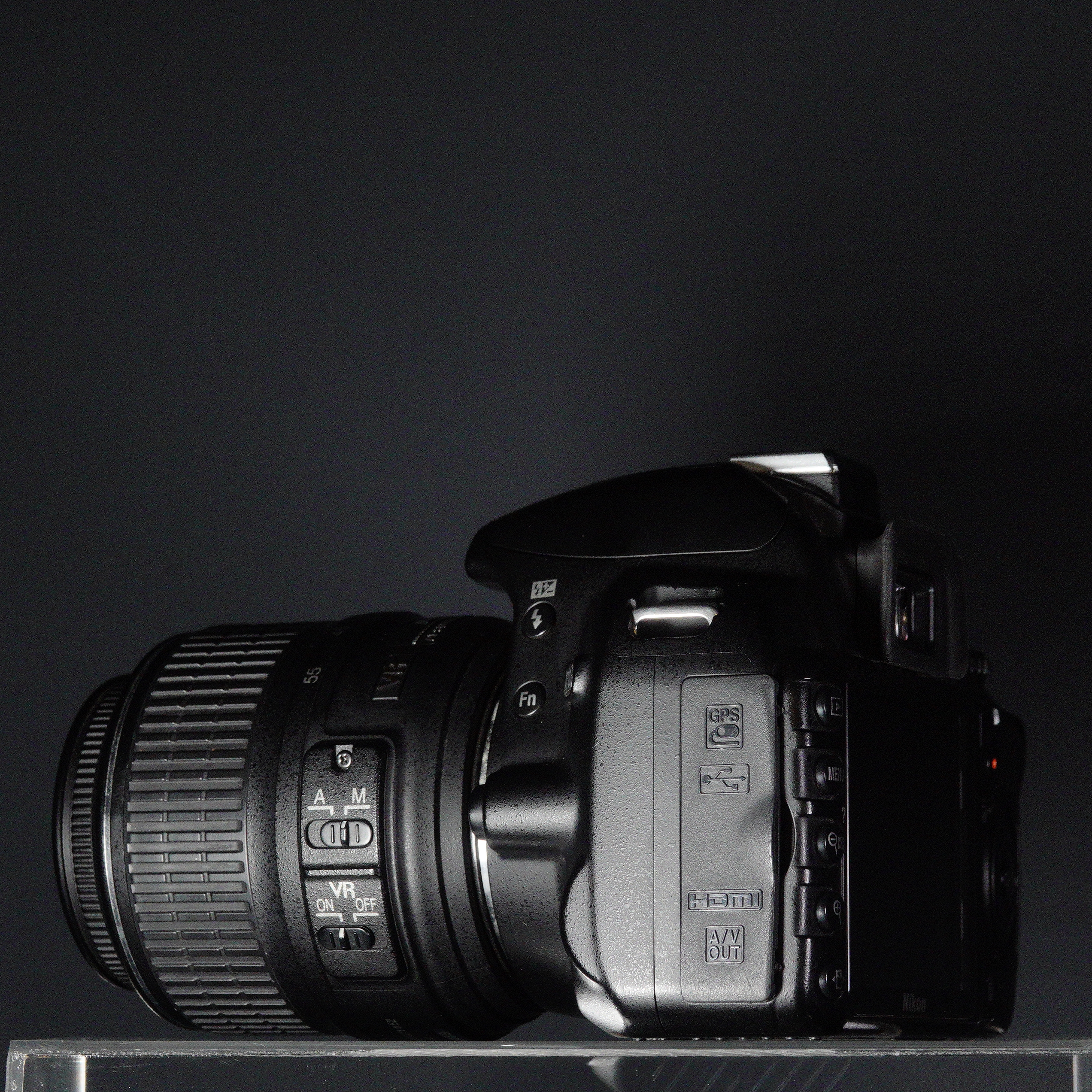 Nikon D3100 con lente 18-55mm - Usado
