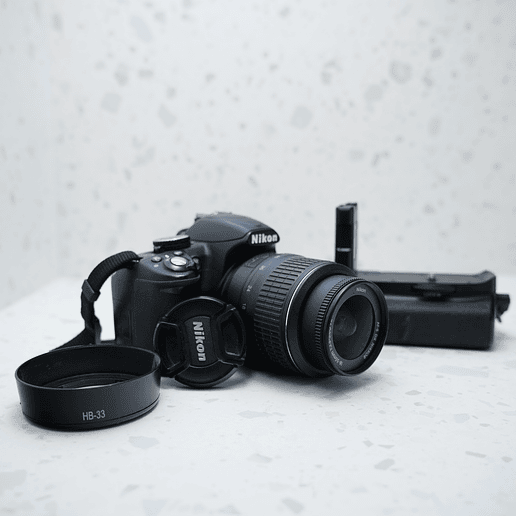 Nikon D3100 con lente 18-55mm y grip - Usado 8