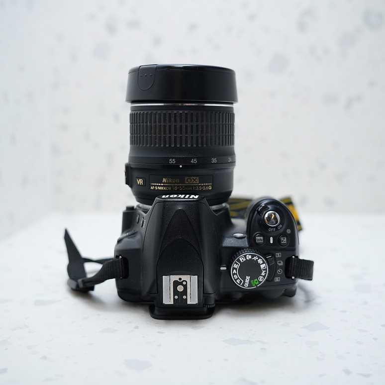 Nikon D3100 con lente 18-55mm y grip - Usado 4