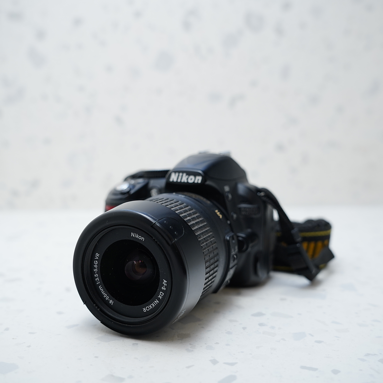 Nikon D3100 con lente 18-55mm y grip - Usado 2