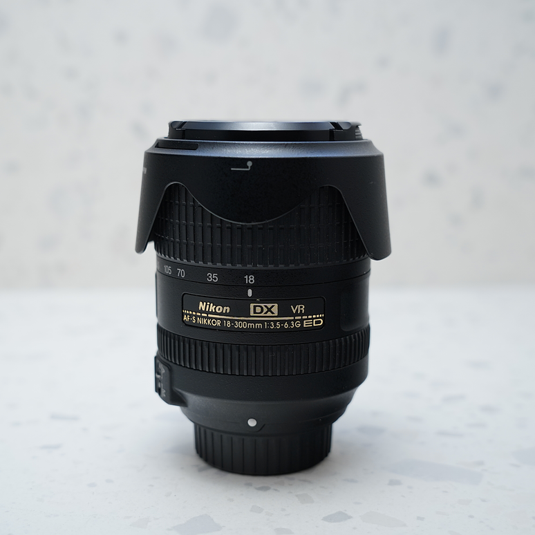 Nikon AFS DX NIKKOR 18-300mm f/3.5-6.3G ED VR - Usado 2