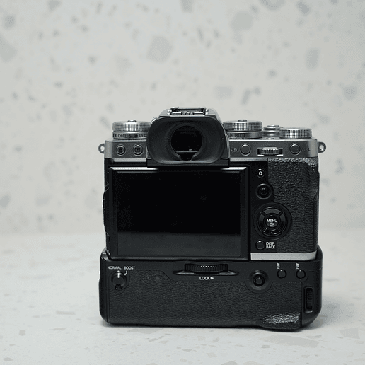 FUJIFILM X-T3 + battery grip VG-XT3  (Silver) - Usado  4