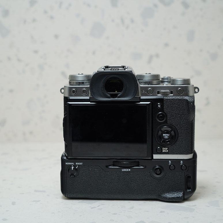 FUJIFILM X-T3 + battery grip VG-XT3  (Silver) - Usado  4