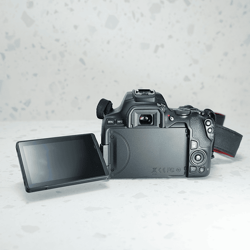 Canon EOS Rebel SL3 kit - Usado 4