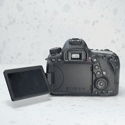 Canon 6D Mark II con lente Canon EF 50mm F1.8- Usado 6