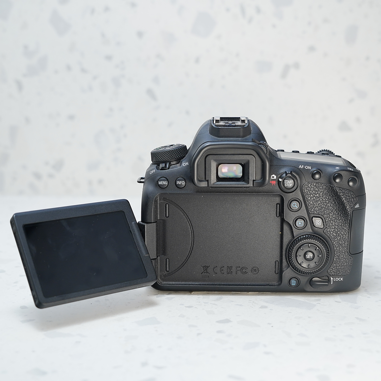 Canon 6D Mark II con lente Canon EF 50mm F1.8- Usado 6