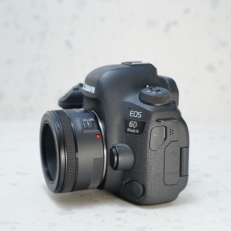 Canon 6D Mark II con lente Canon EF 50mm F1.8- Usado 3