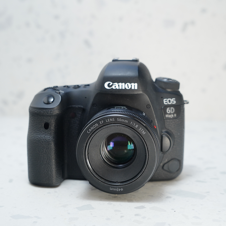 Canon 6D Mark II con lente Canon EF 50mm F1.8- Usado 2